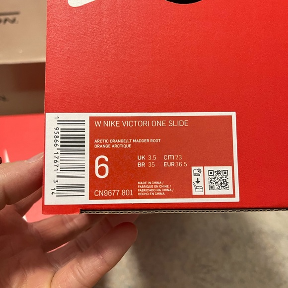 NIB Women Size 6 Nike Victori One Slides In Arctic Orange/Sail/Light Madder Root - Picture 7 of 12